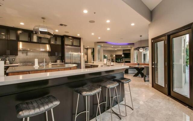 Stunning Private & Modern N. Scottsdale Estate!