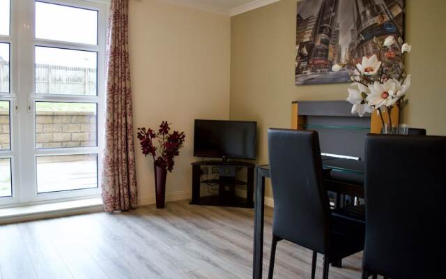 1 Bedroom Apartment With Private Patio Sleeps 3