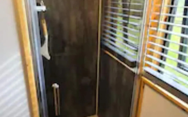 Shepherds Hut-1 Bed-hot Tub-pet Friendly