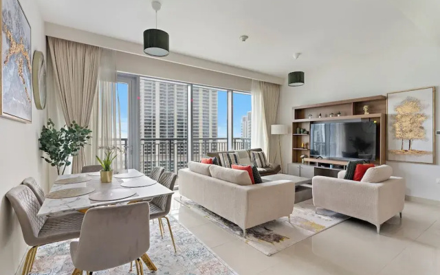 Elegant 1BR with Panoramic Views
