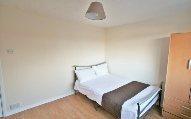 Hatherley Studio Lets by RoomsBooked
