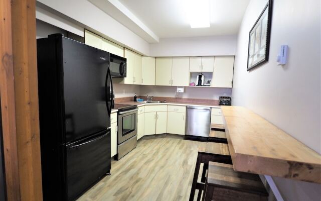 Apex Mountain Lodge Suite 4 Bedrooms 2 Bathrooms Condo