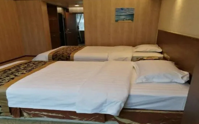 Mingyue Business Hotel(Huaqiang North subway station store)