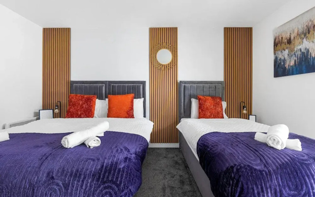 Bullring Lux Suite- Netflix-free Parking-sleeps 6