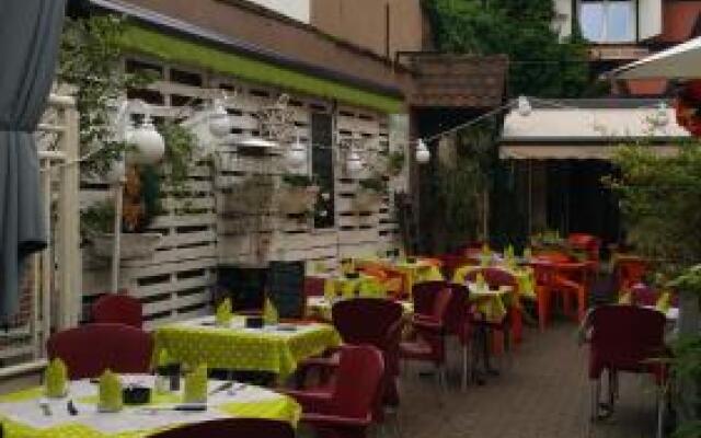 Chambres touristiques La Cour Des Hôtes