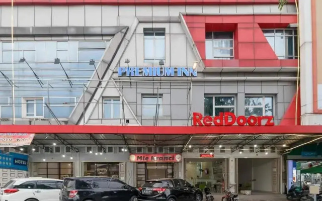 RedDoorz Plus @ Cemara Asri Medan