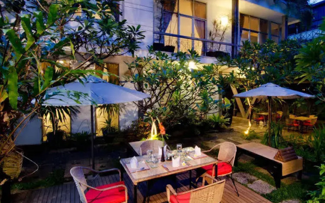 Frangipani Villa-90s Hotel