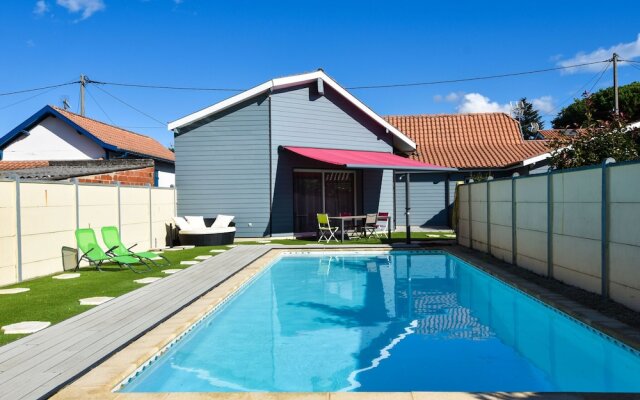 Charming Holiday Home in La Teste-de-buch With Swimming Pool