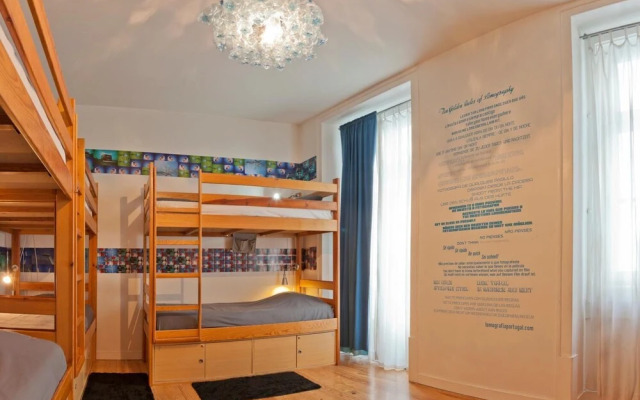 Living Lounge Hostel