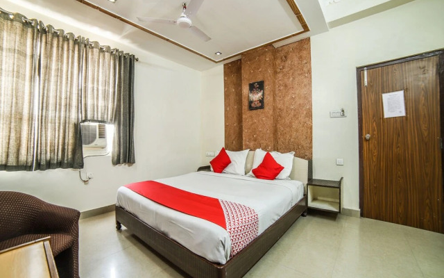 OYO 14816 Hotel Omni