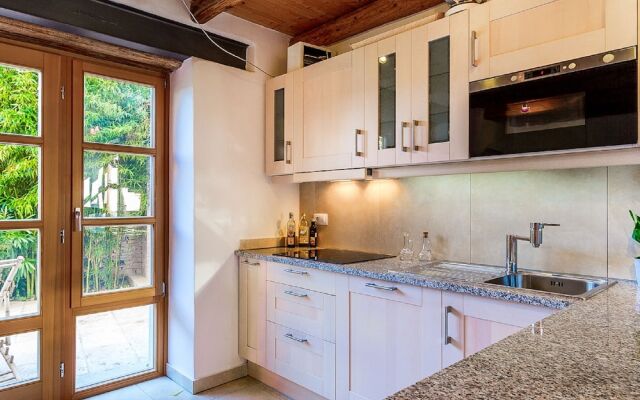 Beautiful Villa Consisting of two Houses With Private Pool, Near Pula and Beach