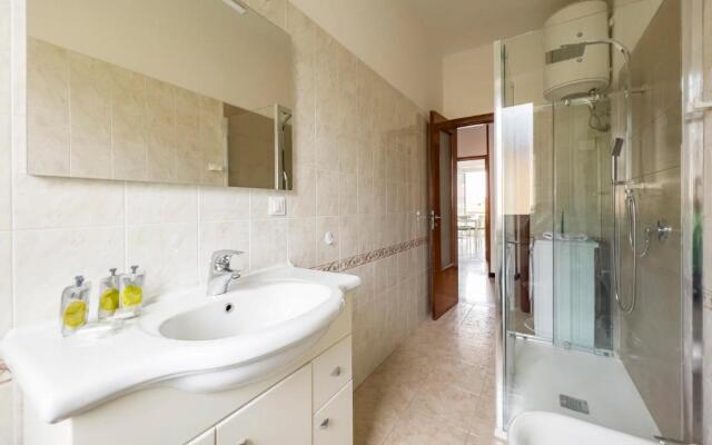 JOIVY Family Flat W/Terrace & Parking Near Beach