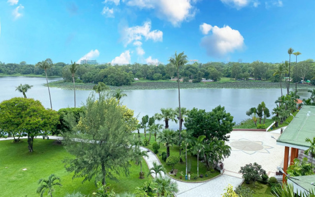 Inya Lake Hotel