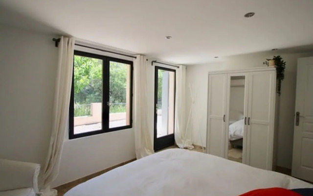 Inviting Holiday Home in La Croix Valmer With Swimming Pool