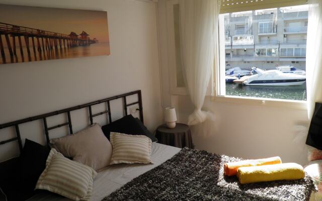 Blue Canal Apartment Ampuriabrava