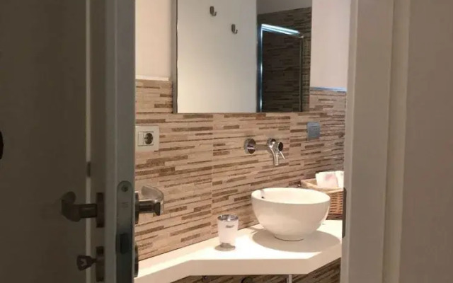 Dependance tra gli ulivi