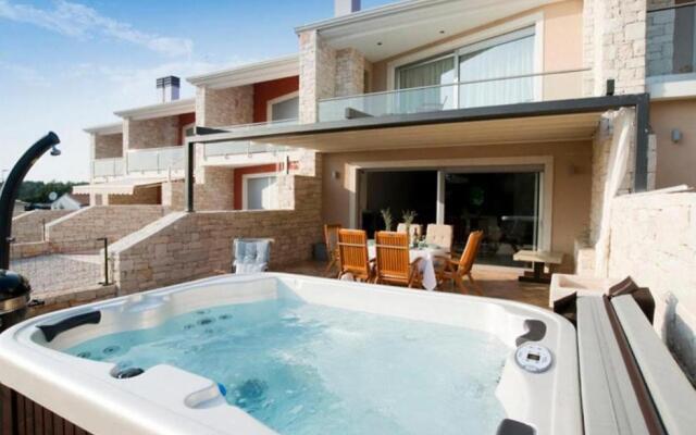 Villa Bobos place with Jacuzzi and Sauna 46D