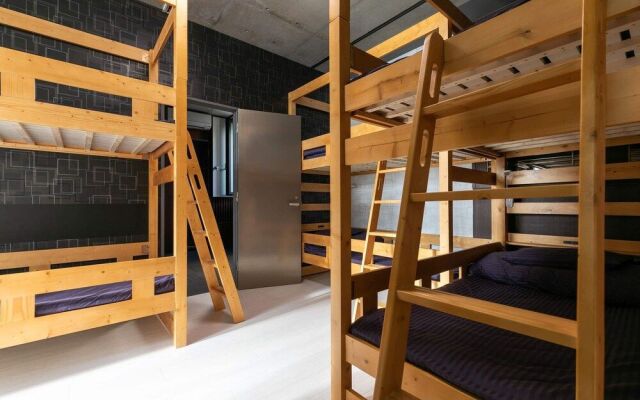Hotel Adonis - Hostel
