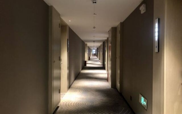 Echarm Hotel (Chongzuo Youyi Avenue South Railway Station)