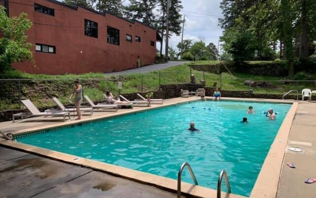 Wanderoo Lodge