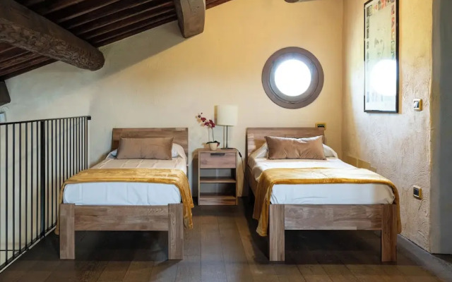 Tenuta di campagna con piscina immersa nel verde