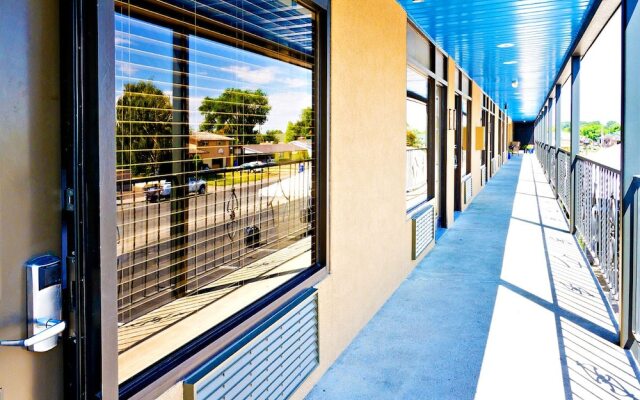 Blue Lakes Inn & Extended Stay