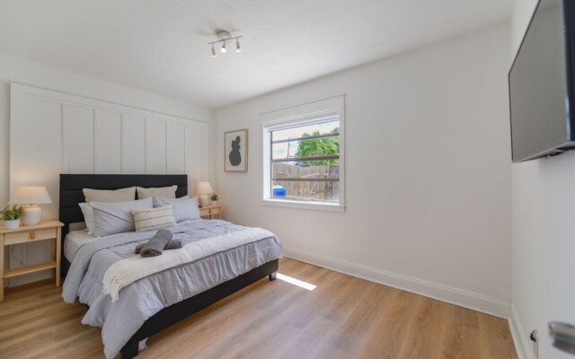 Wonderful 2BR House with Canal Access