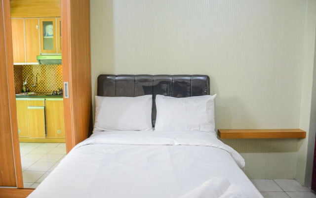 Stylish and Comfortable Studio Green Pramuka Apartment