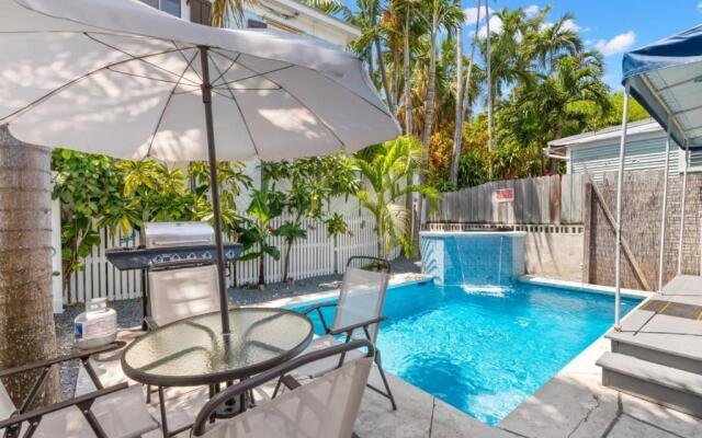 Poolside Suite by Brightwild Pvt Pool Parking