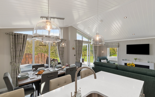 Trevelyn Lodge - Luxury Lodge Hot Tub Close to Beach