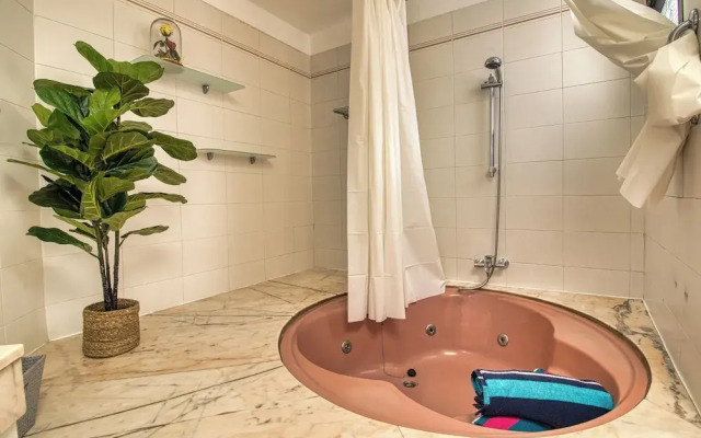 Apartment - Sleeps 4 - Jacuzzi - Terrace - Pool