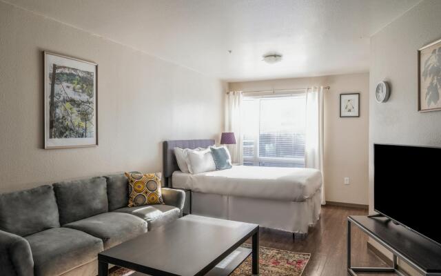 Minneapolis | Campus Studio U of M Apartment