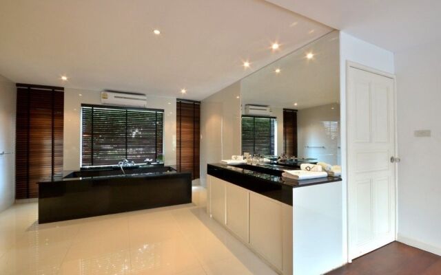 Luxury 5 Stars Beach Villa 6 Beds