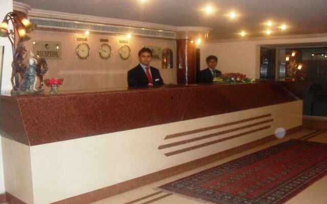 Hotel Crown Plaza