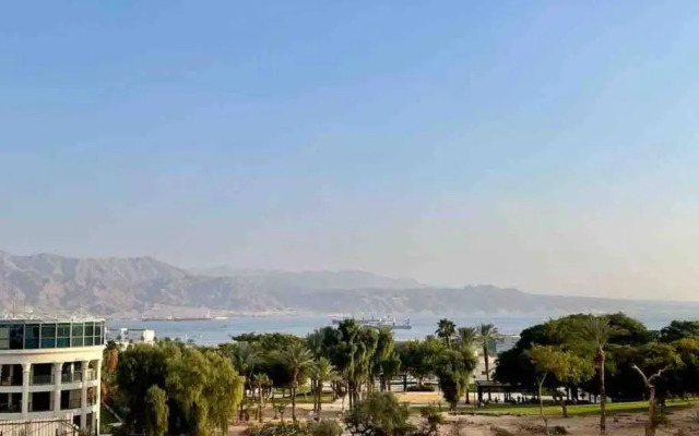 Sunny 3BR Apartment Golf Residence