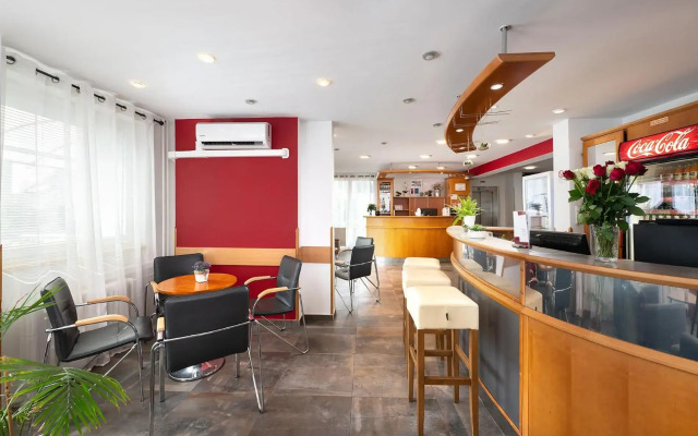 Hotel Plus