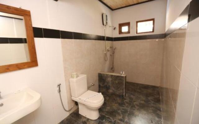 Eco Hotel Black & White - Anuradhapura