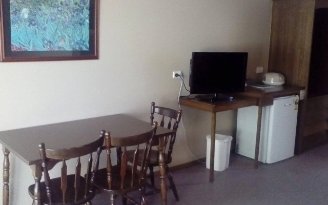 Cardigan Lodge Motel