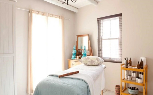 Abalone Hotel & Villas