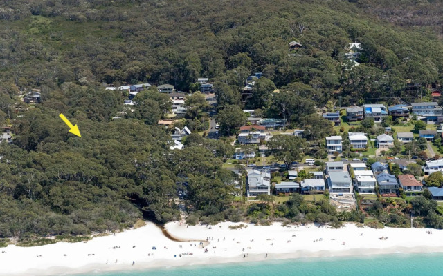 Black Wattle at Hyams Beach 4pm Check Out Sundays