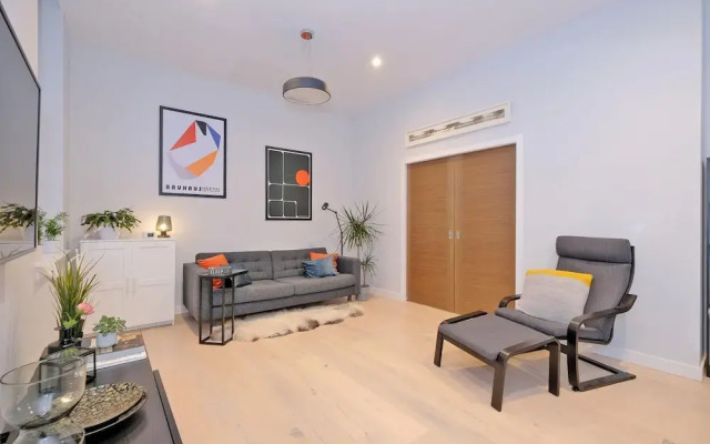 Stunning Central Two Bedroom Executive Apartment