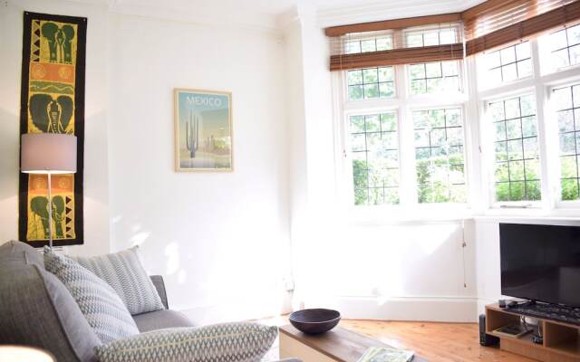 1 Bedroom Apartment near Park in South West London