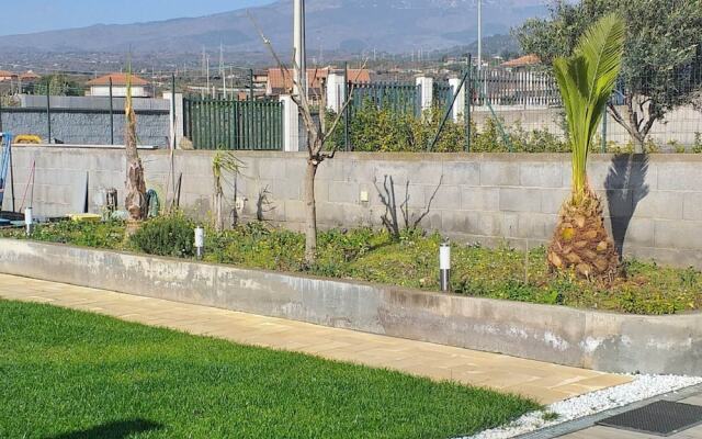 Lovely Bungalow In Belpasso With Garden