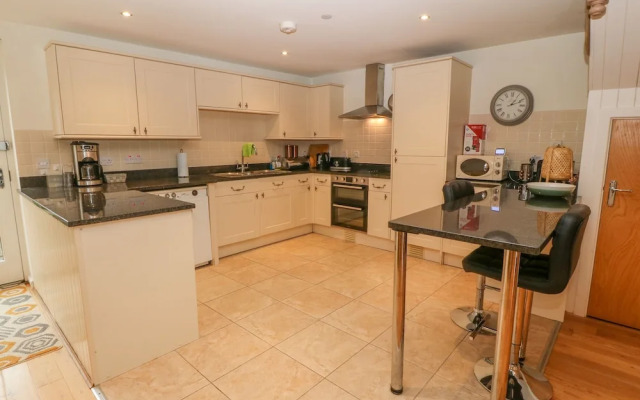 Barn End, 9 Stad Clynnog