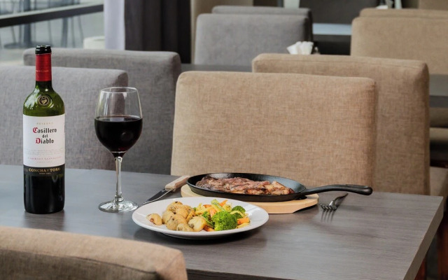 Hampton Inn by Hilton Celaya