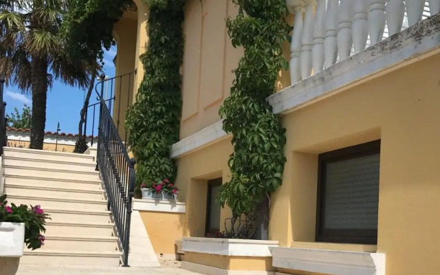 Vila Rojana