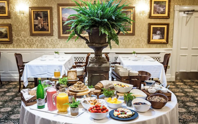 Fernhill House Hotel & Gardens