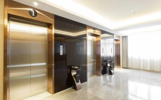 Lavande Hotel (Yingtan Longhushan Avenue long distance passenger station store)