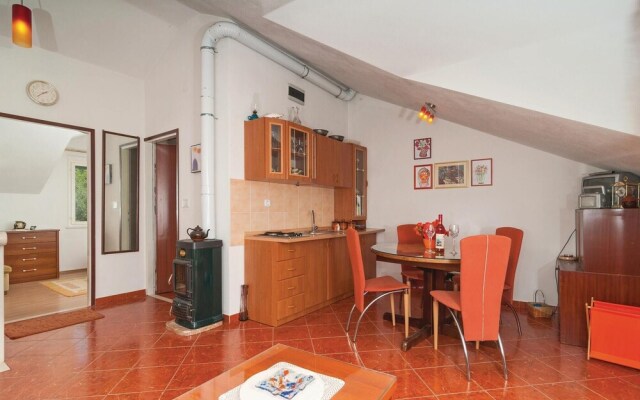 Stunning Home in Pucisca With 3 Bedrooms and Wifi