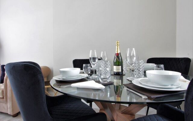 Avari Apartments - Hatton Collection